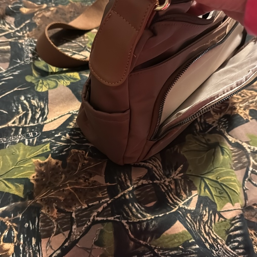 Cute purse, multiple pockets. - Picture 6 of 6